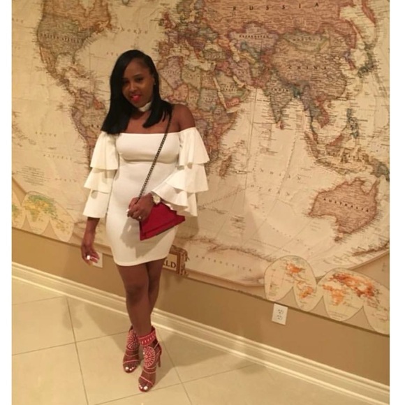 Dresses & Skirts - White fringe sleeve dress